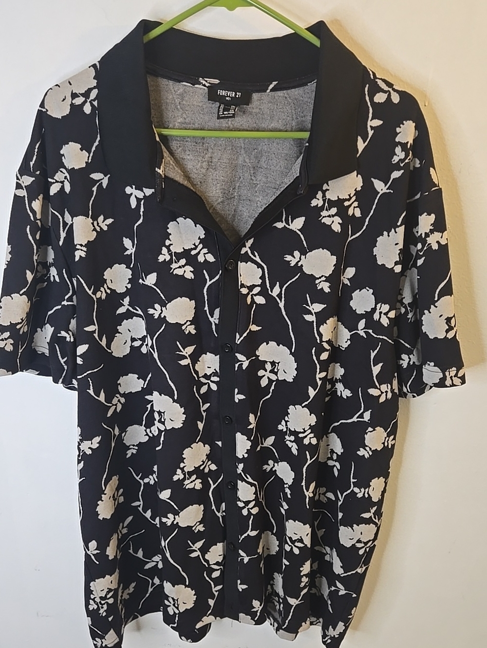 Forever 21 Black & White Floral Button-Up Mens Top